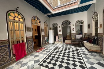 Fabuleux riad traditionnel avec une richesse de caractéristiques originales.