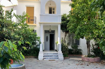 Une villa unique dans le quartier de Marchan construite dans les années quarantes à 5 minutes de la Kasbah et du palais royal de Marchan.